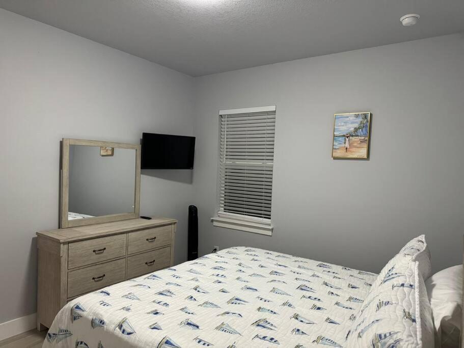 Villa Brand New Tampa Oasis With Private Jacuzzi Retreat Lutz Esterno foto