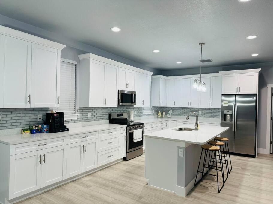 Villa Brand New Tampa Oasis With Private Jacuzzi Retreat Lutz Esterno foto