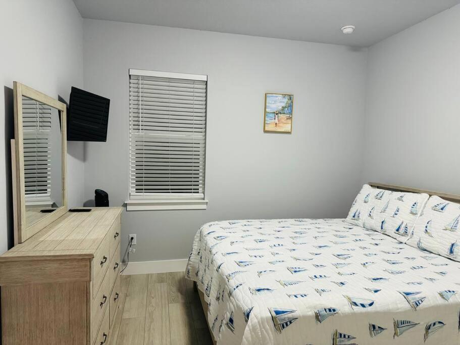 Villa Brand New Tampa Oasis With Private Jacuzzi Retreat Lutz Esterno foto
