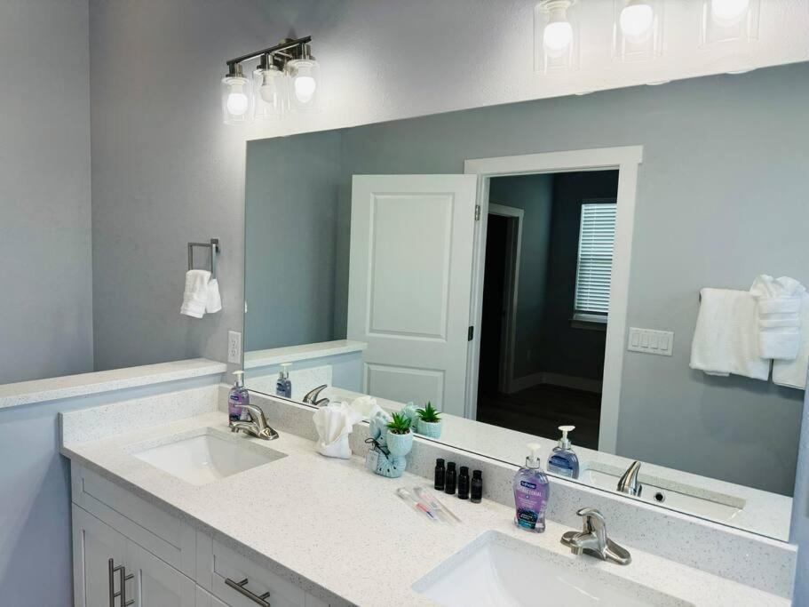 Villa Brand New Tampa Oasis With Private Jacuzzi Retreat Lutz Esterno foto
