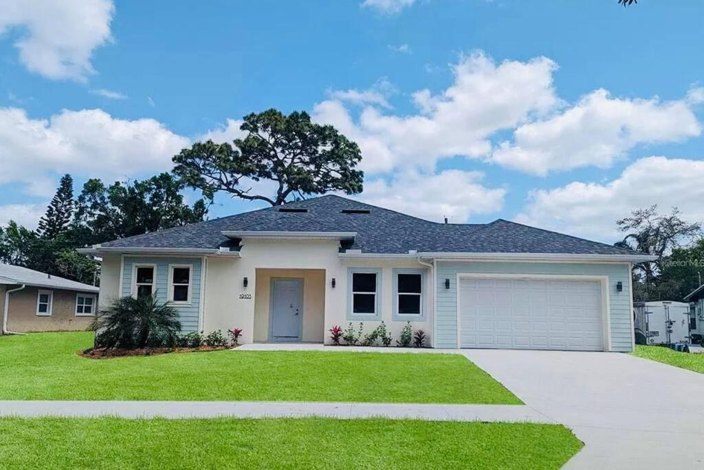 Villa Brand New Tampa Oasis With Private Jacuzzi Retreat Lutz Esterno foto