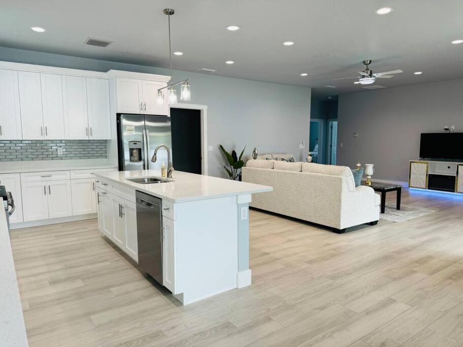 Villa Brand New Tampa Oasis With Private Jacuzzi Retreat Lutz Esterno foto