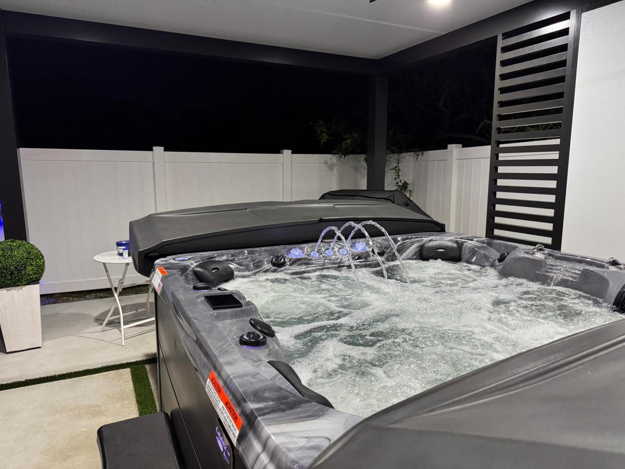 Villa Brand New Tampa Oasis With Private Jacuzzi Retreat Lutz Esterno foto